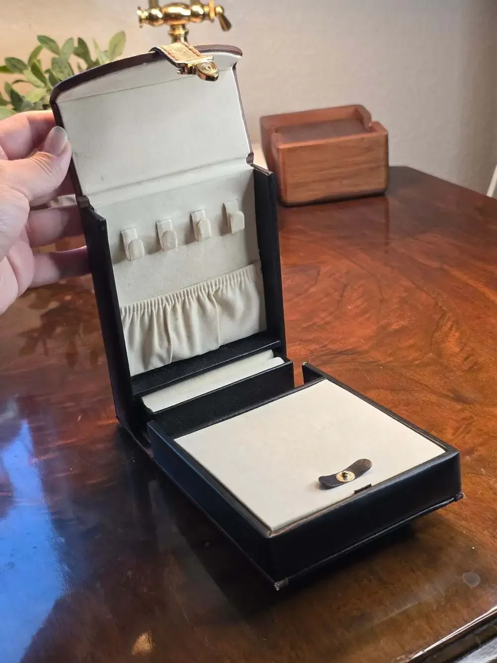 Unbranded leather jewelry